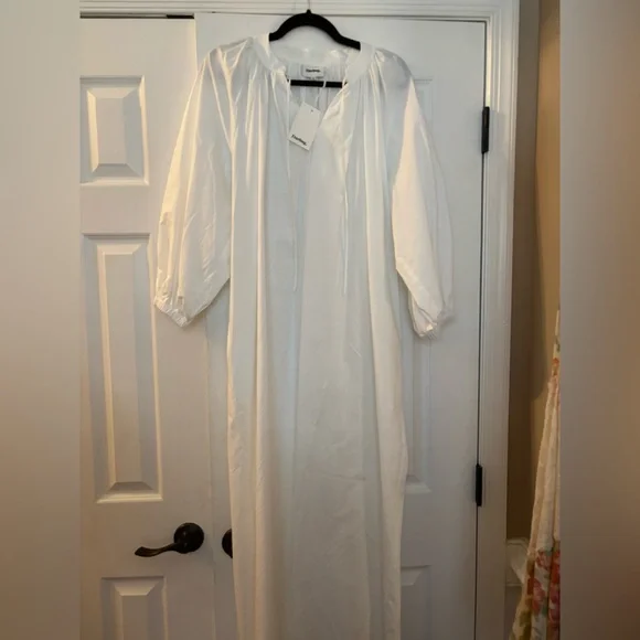 Darling Society • White Balcony Dress - Picture 5 of 8